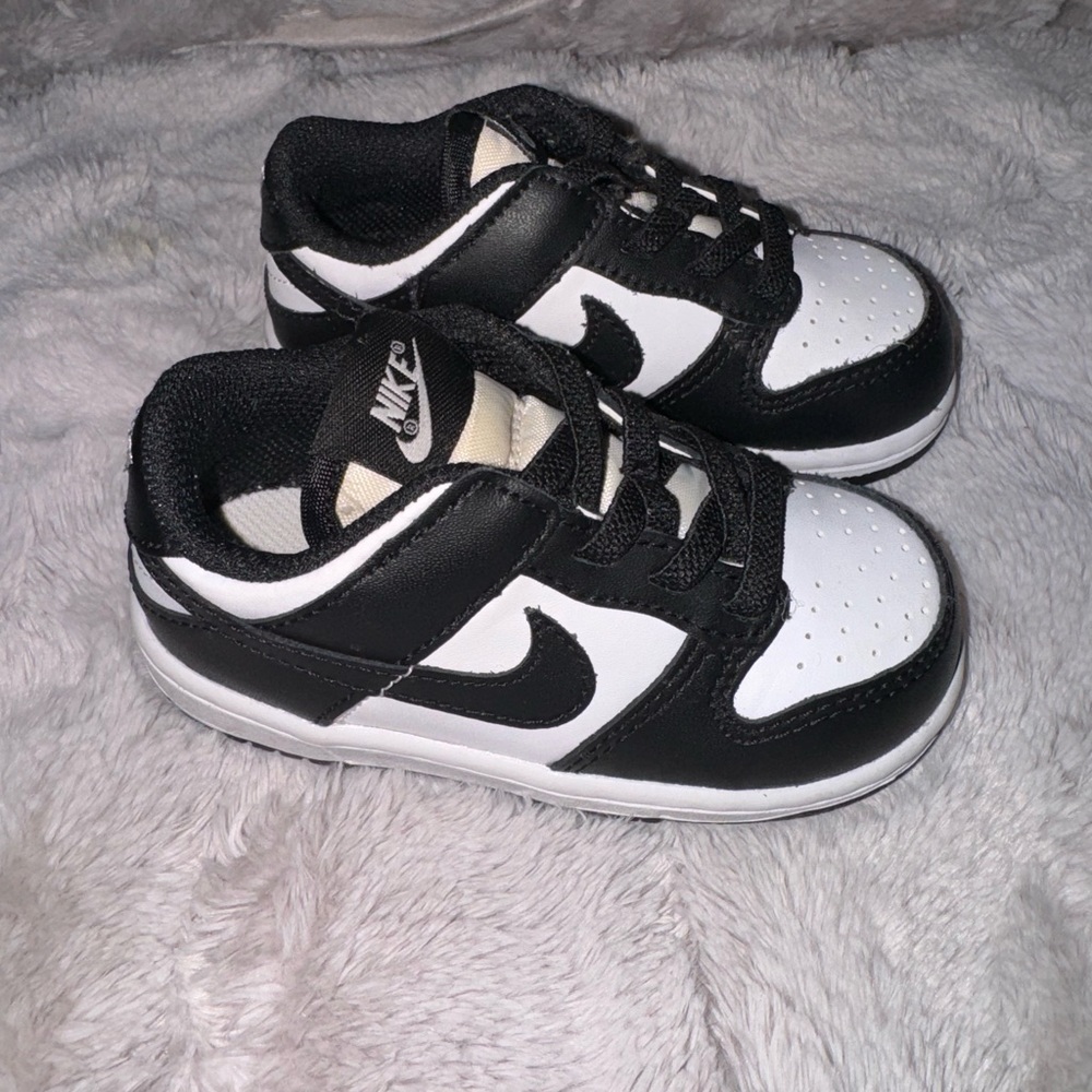 Nike Panda Dunks